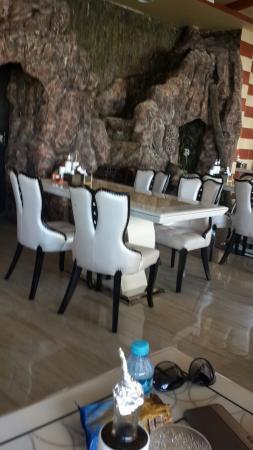 Al Tarboosh Restaurant